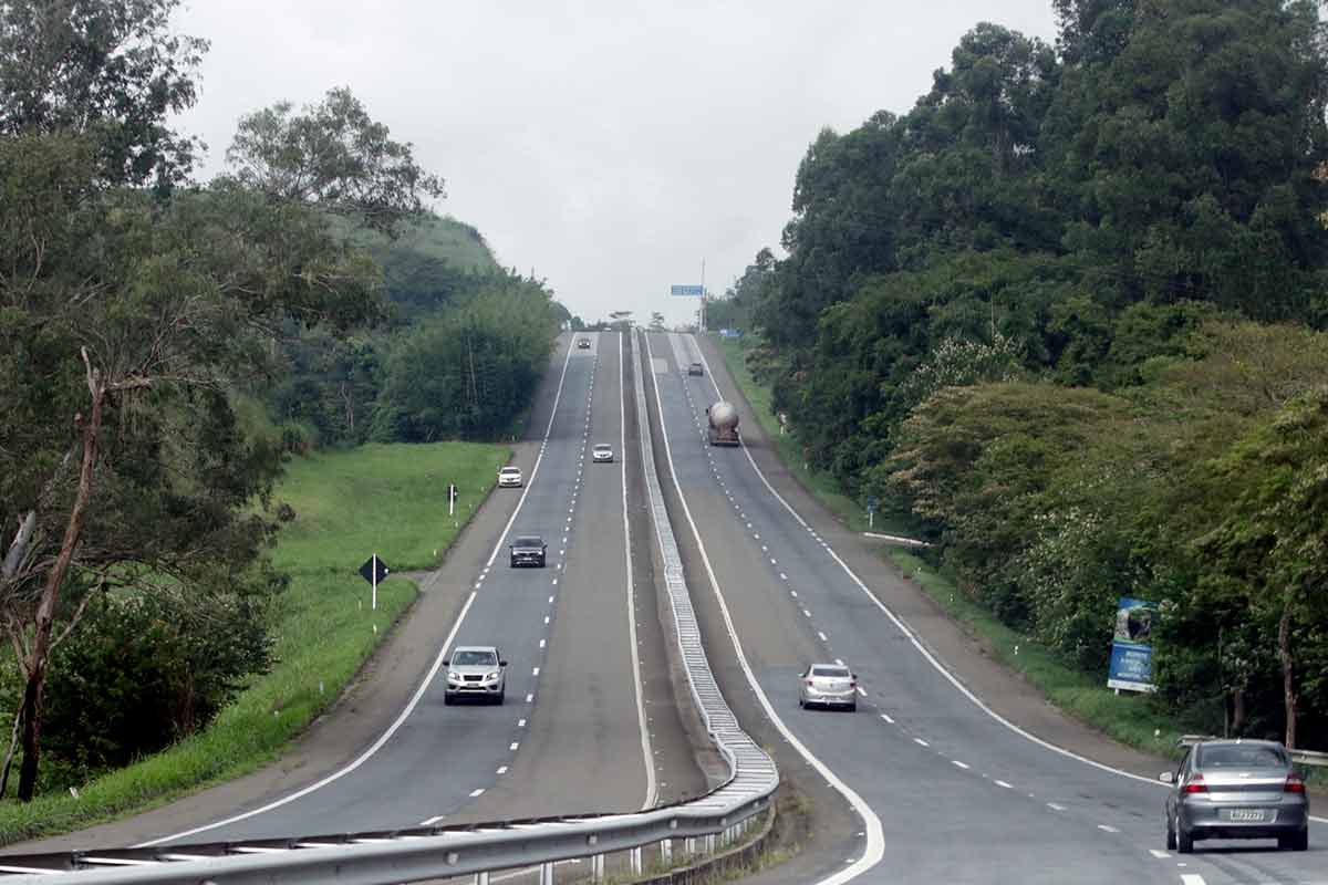 BR-040: veja os melhores horários para viajar no sentido Rio aos domingos