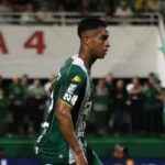 Juiz-forano Max Alves, da Chapecoense, recebe alta após cirurgia e noite na UTI
