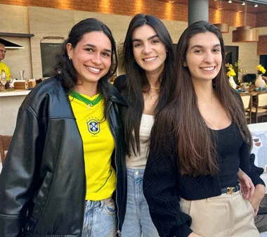 Coluna Cesar Romero –5 de agosto de 2026 9 Tres garotas 040826 CR