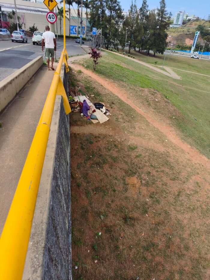Acúmulo e descarte irregular de lixo são registrados em dois pontos da Avenida Itamar Franco 8 VU Contribuicao do leitor 1