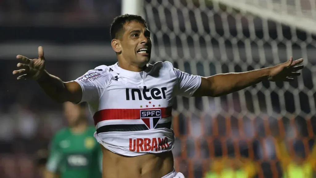 Após aposentadoria, Diego Souza recebe convite e vira técnico de time campeão brasileiro