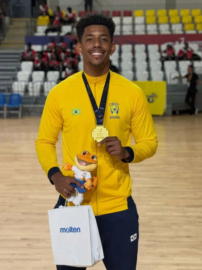 Ex-JF Vôlei, ponteiro de Matias Barbosa é campeão e MVP do Pan-Americano Universitário
