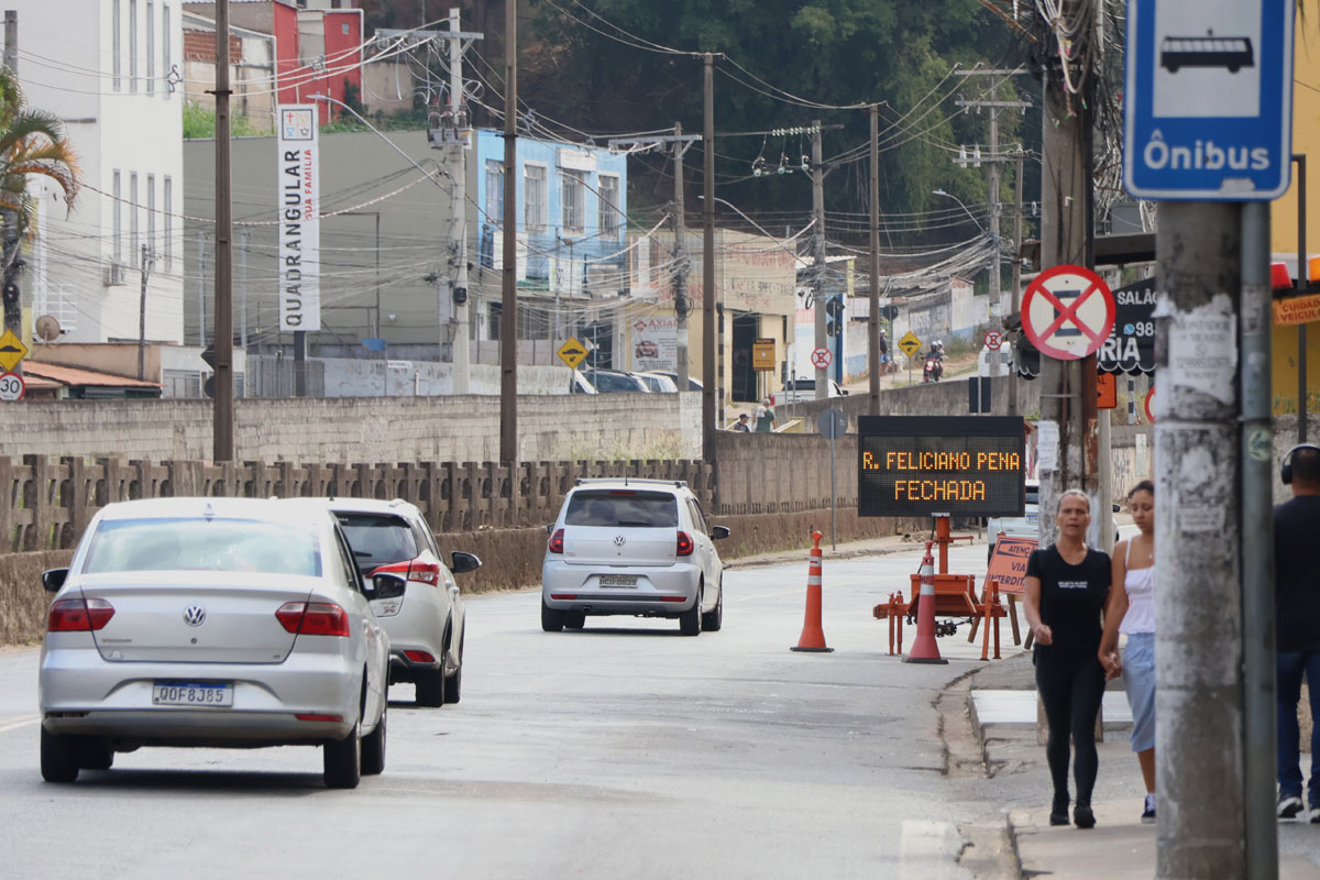 Obras de drenagem na Rua Senador Feliciano Pena têm início