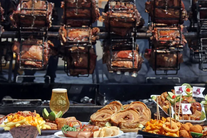 Festival de Torresmo e Costela terá mais de 50 receitas e tenta superar fritada de 511 kg em Juiz de Fora