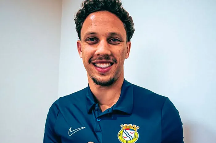 Athletic confirma saída de volante rumo a Portugal 1 Volante Ian Luccas deixa o Athletic rumo a Portugal