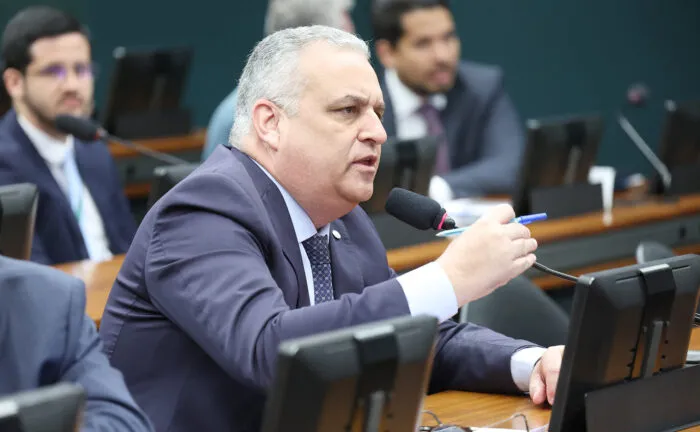 Candidato a vice de Flávio Bolsonaro oferece DNA à PGR para rebater acusação de estupro de vulnerável 1 Candidato a vice de Flávio Bolsonaro oferece DNA à PGR para rebater acusação de estupro de vulnerável