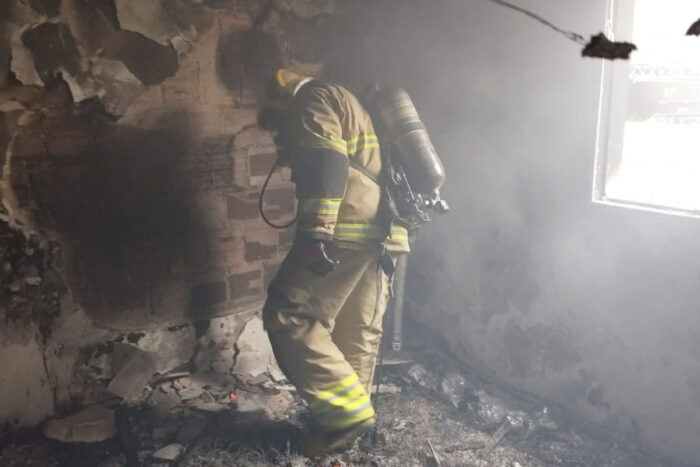 Casal sofre queimaduras ao tentar combater incêndio em apartamento