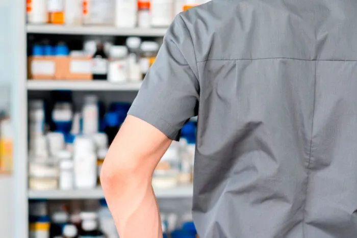 Médico que perdeu movimentos do braço após queda em drogaria terá pensão vitalícia