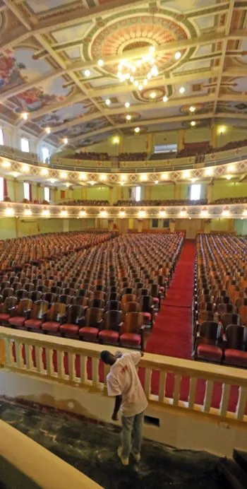 reforma no teatro esta prevista para ser finalizada em marco de 2015