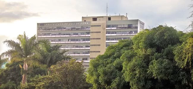 com recursos concentrados no estado e na uniao prefeituras ficam a merce de convenios