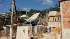 Ônibus cai em ribanceira e deixa 18 feridos na Vila Esperança II 2 acidente olavo dentro 2