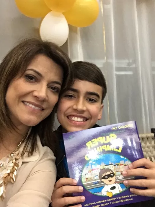 Ao lado da mãe, Alcione Marocolo, o pequeno Rodrigo estreia na literatura 2 alcione e rodrigo 2