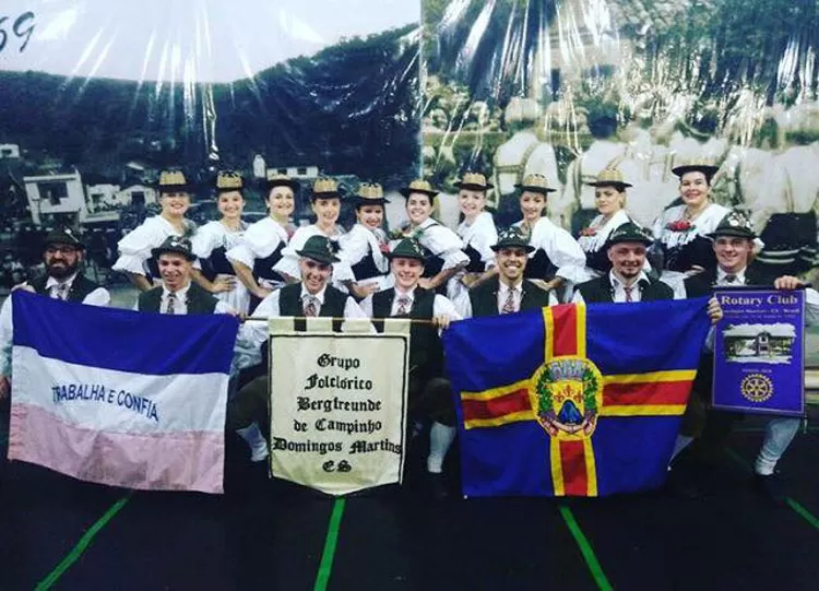 Luto após tragédia que matou 11 integrantes de grupo de dança alemã 1 grupo festa alema