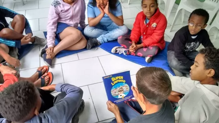 Ao lado da mãe, Alcione Marocolo, o pequeno Rodrigo estreia na literatura 3 projeto