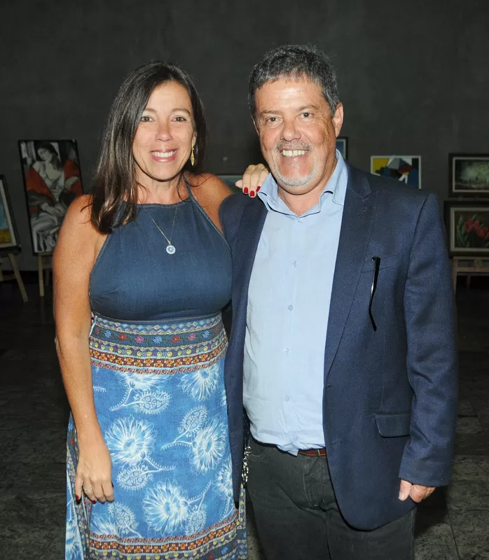Gesane Fernandes é a noiva de destaque neste sábado 4 Ana Paula e o secretário de Governo José Sóter de Figueirôa Neto em noite beneficente Foto: Andréa Ottoni
