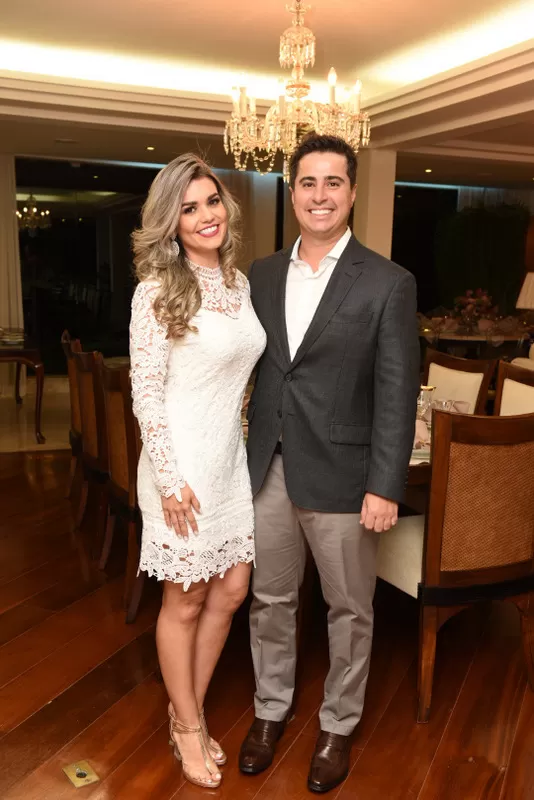 Gesane Fernandes é a noiva de destaque neste sábado 1 Gesane Fernandes e Stephen Vianna Whitaker são os personagens do elegante casamento deste sábado, às 19h30, na Igreja da Glória Foto: Aline Bastos