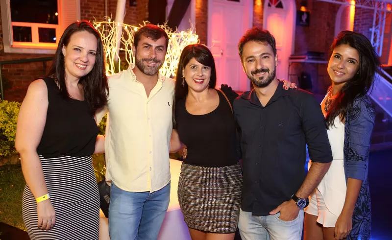 Gesane Fernandes é a noiva de destaque neste sábado 3 Fabiana Schröder, Artur Batitucci, Raquel Giudice, Guilherme Schröder e Eduarda Bastos, clicados na festa do Privilège Foto: Wanderson Monteiro