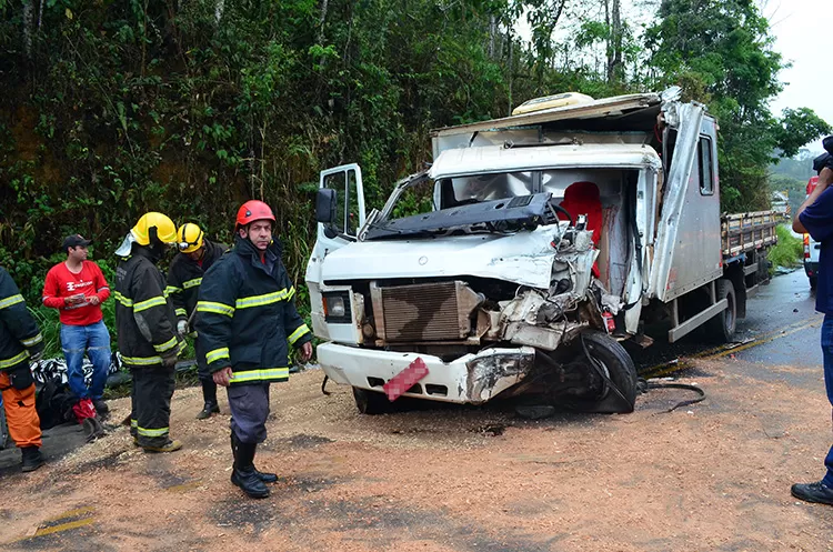 Acidente na União e Indústria deixa um motorista em estado grave 1 acidente olavo dentro