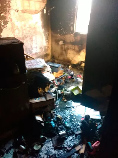 Curto-circuito em celular provoca incêndio em imóvel 1 celularcarregandoincendio