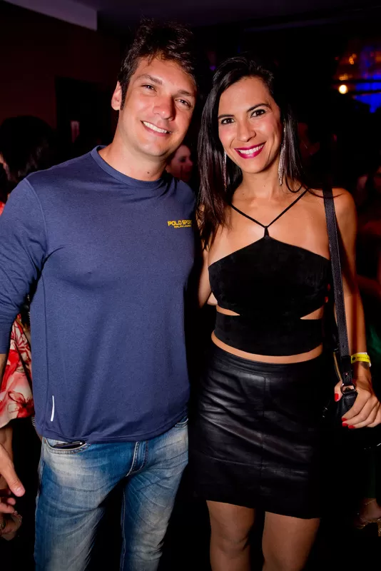 Wílfridyr Senhorinho e Julia Policeni curtindo a noite do Privilège Foto: Wanderson Monteiro