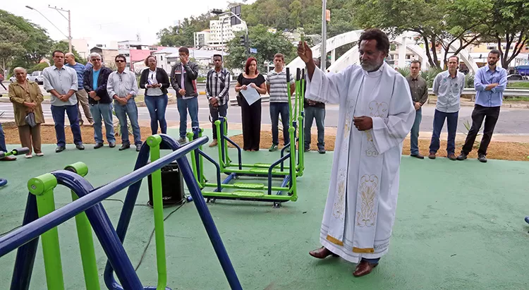 Academia ao ar livre é inaugurada no Poço Rico 2 academia leo4
