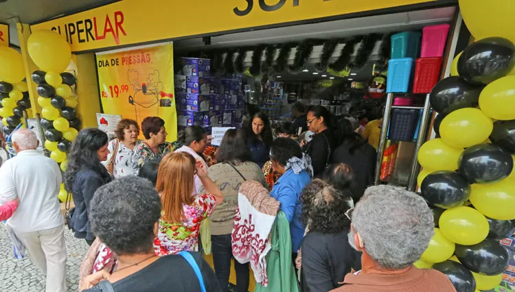 Retorno de consumidor às compras traz otimismo ao comércio de Juiz de Fora 1 black 1