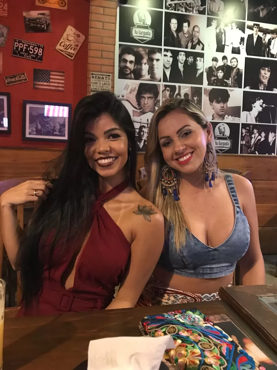 Helena Milagres Belo representou a APAE de Juiz de Fora na entrega do Chevrolet Ônix 2 Érica Tatiane Ferreira e Amanda Torres em recente festa