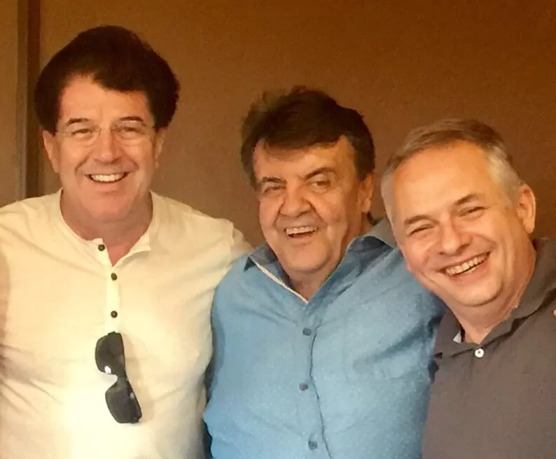 João Carlos Amaral, Edinho Alvim e o desembargador federal do Trabalho, Jorge Berg Mendonça em BH 2 João Carlos Amaral, Edinho Alvim e o desembargador federal do Trabalho, Jorge Berg Mendonça clicados, ontem, no almoço à base de leitoa e vinhos franceses, no Automóvel Clube, em Belo Horizonte