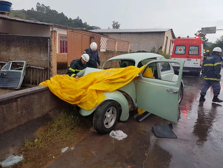 Foto: Corpo de Bombeiros/Divulgação acidente corpo de bombeiros
