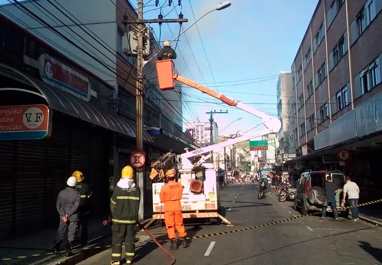 Incêndio em transformador interdita trânsito no Centro 1 explosão 2 olavo