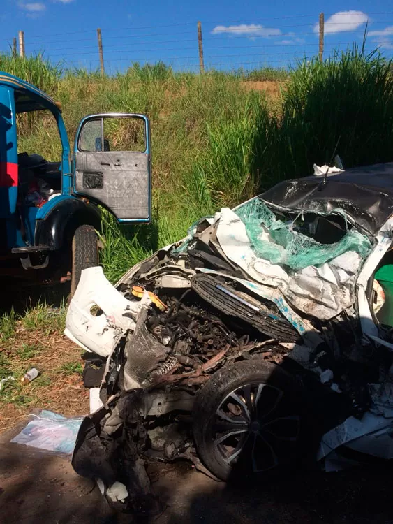 Três pessoas morrem em acidente na MG-353 1 acidente bombeiros
