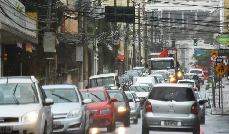 Semana começa com nó no trânsito em JF 2 rua são mateus marcelo ribeiro