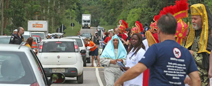 Blitz reúne polícia, religiosos e atores para alertar motoristas durante a Semana Santa 1 blitz 1 leo