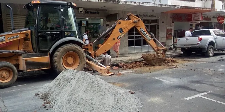 Settra libera trânsito na Rua Braz Bernardino 1 trator leo