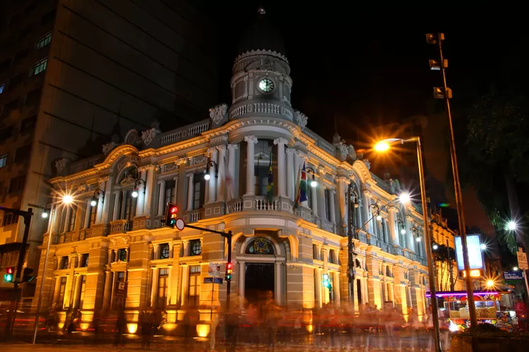 Prédio da Funalfa ganha iluminação especial para o Maio Amarelo 1 maio amarelo fernando 2