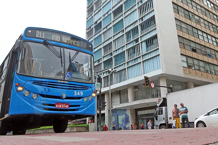 Até quarta, ônibus circulam com horário de domingo 1 onibus leo