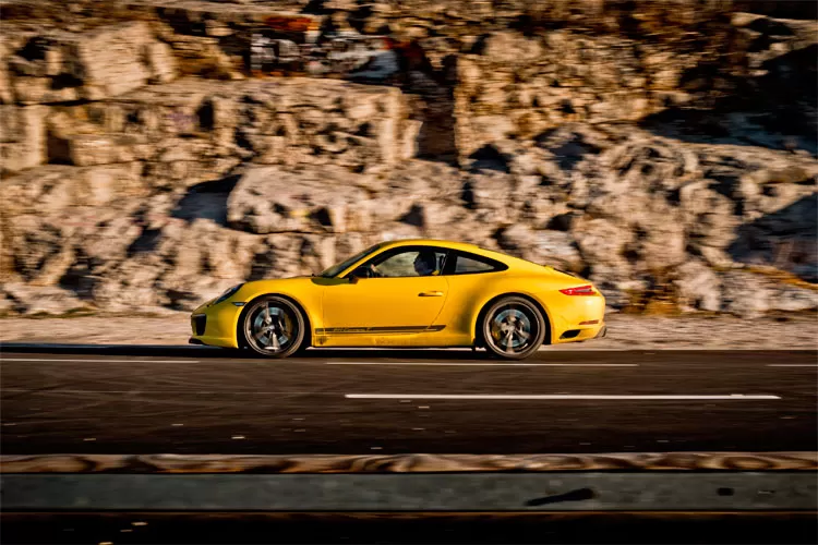 Porsche volta aos primeiros 911 com a versão Carrera T 3 7. Porsche
