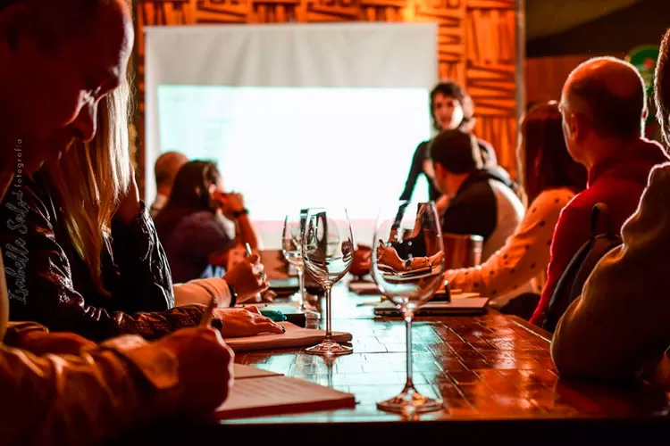 Um pouco da história da bebida mais conhecida no mundo 1 wine