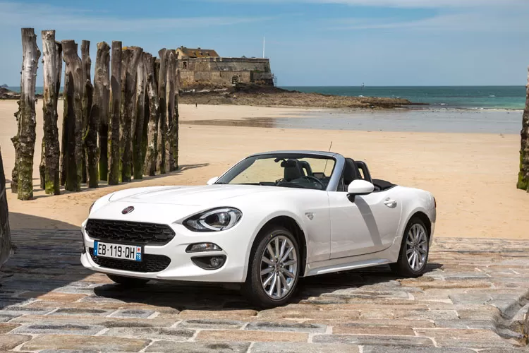Fiat 124 Spider combina ar retrô com desempenho moderno 1 Fiat-Spider-teste-na-Itália
