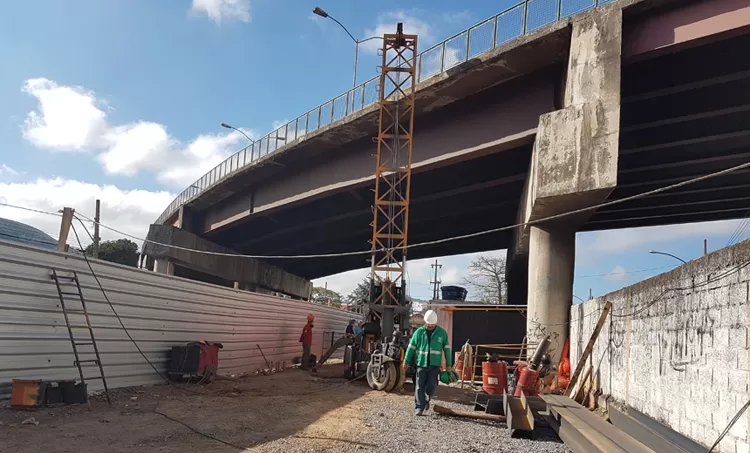 Construção da alça do viaduto Augusto Franco entra em nova fase 1 1907 pjf estaca viaduto 1 144936