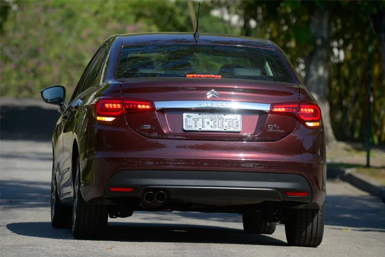 Citroën C4 Lounge Shine tem bom recheio e preço competitivo 2 Citroen 3