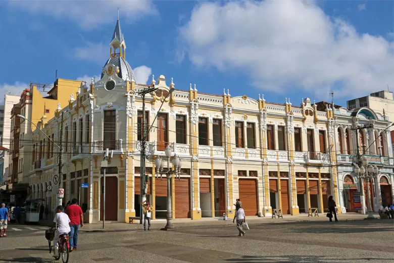 Revitalizado, antigo Príncipe Hotel dá novo fôlego à Praça da Estação 1 D. Príncipe Hotel