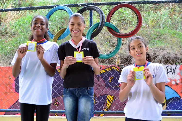 Escola promove aula de Educação Física com materiais adaptados e reciclados 1 EEFB 2