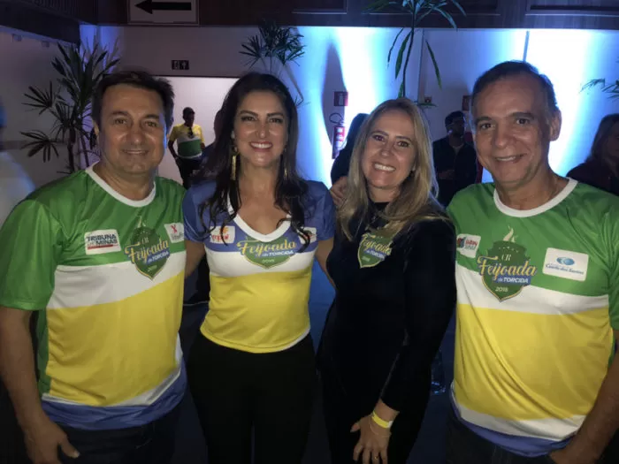 O deputado Isauro Calais e Norma Affonso com Luciana Bellini e Eduardo Benjamin dos Santos 1 O deputado Isauro Calais e Norma Affonso (aniversariando) com Luciana Bellini e Eduardo Benjamin dos Santos