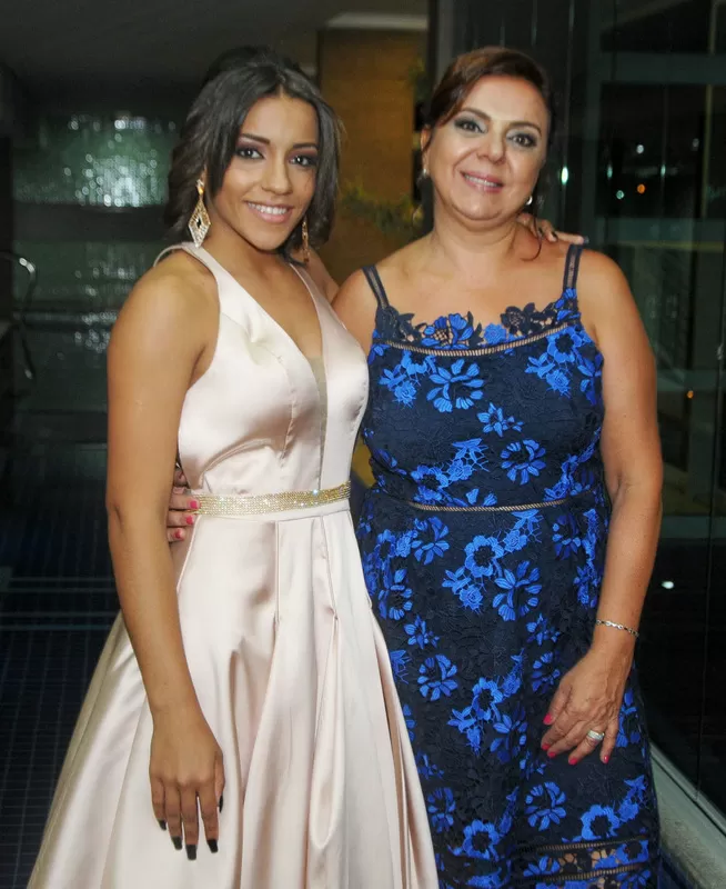 Na comemoração de seus 15 anos, Ana Clara Jabour Bittar e sua mãe, a juíza Ana Maria Lamoglia Jabour 1 Na comemoração de seus 15 anos, Ana Clara Jabour Bittar e sua mãe, a juíza Ana Maria Lamoglia Jabour Foto: Andréa Ottoni