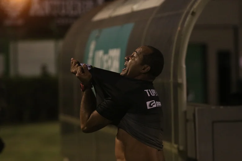 Com pênalti no último lance, Tupi vence o Volta Redonda e deixa a zona de rebaixamento 2 técnico tupi