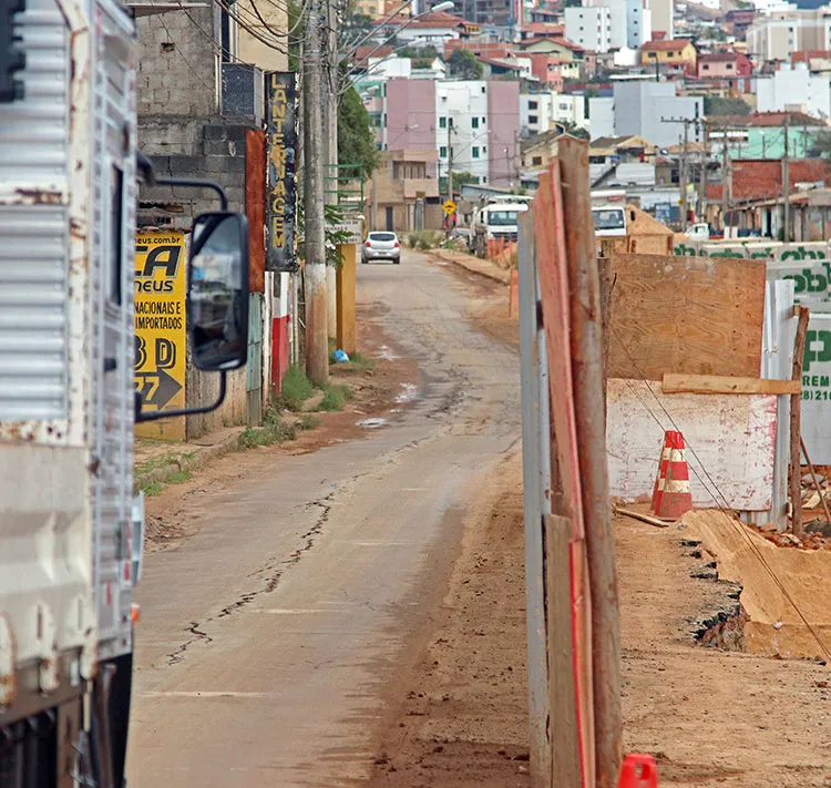 Rachadura causa preocupação em via da Cidade Alta 1 br440-leo