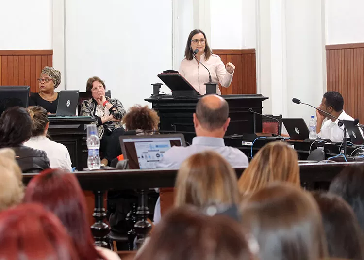 Audiência na Câmara de JF cobra ações de combate à violência contra a mulher 1 daniela-arbex-felipe