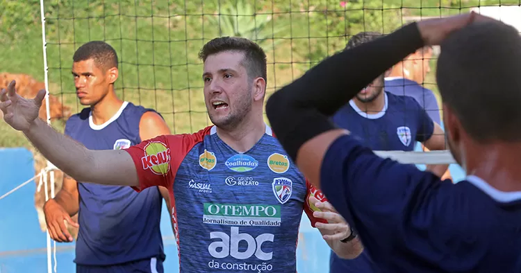 Conheça Marcão, novo técnico do JF Vôlei: estatístico, aprendiz e treinador 1 esp JF Vôlei Marcão foto Couri 3