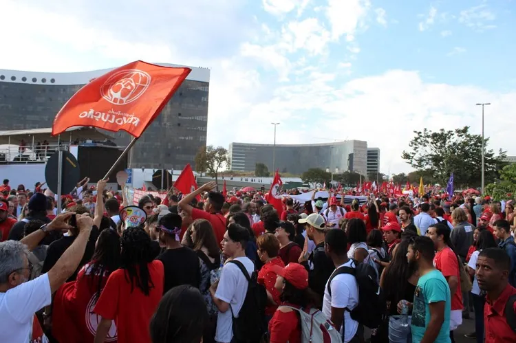 50 mil integram marcha de apoio à candidatura de Lula 1 marcha lula livre1